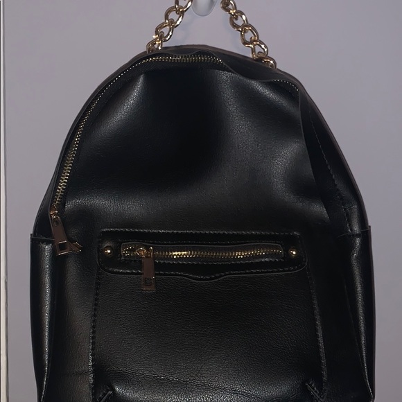 Black bag with gold detailing - Picture 2 of 2